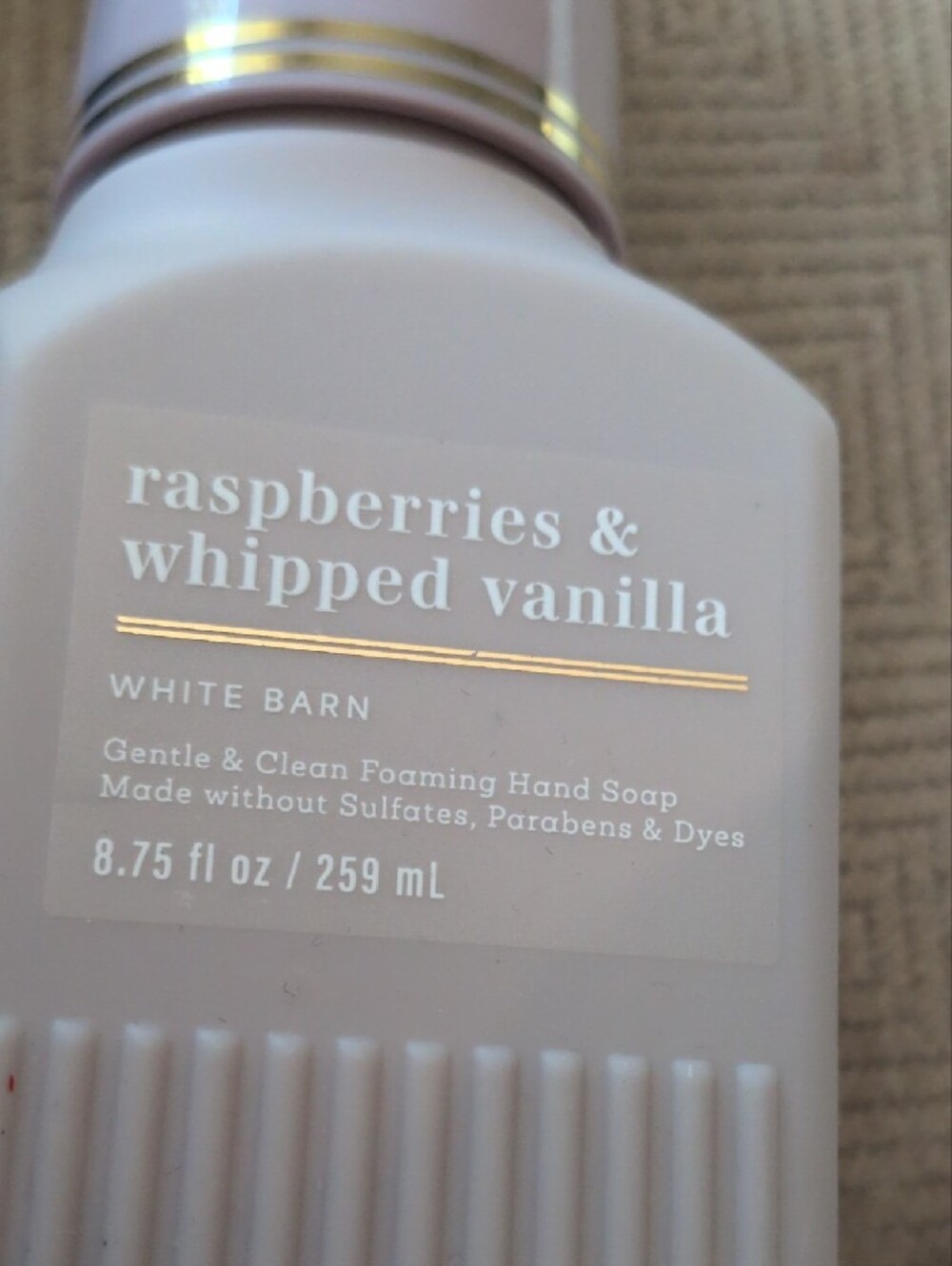 Bath & Body Works Raspberries & Whipped Vanilla Hand Soap - Light Pink - Picture 2 of 4
